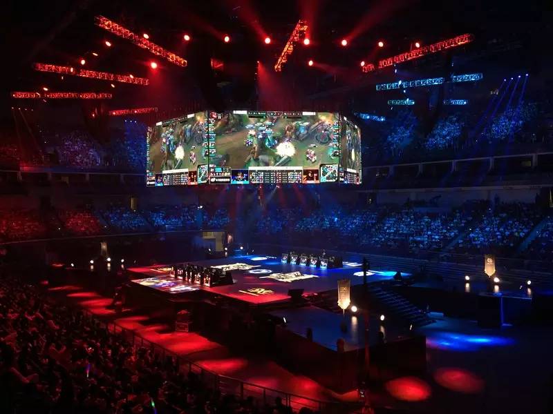 LPL夏季赛W1D6：Tangyuan被按替补席，新人Xzz挑战Knight